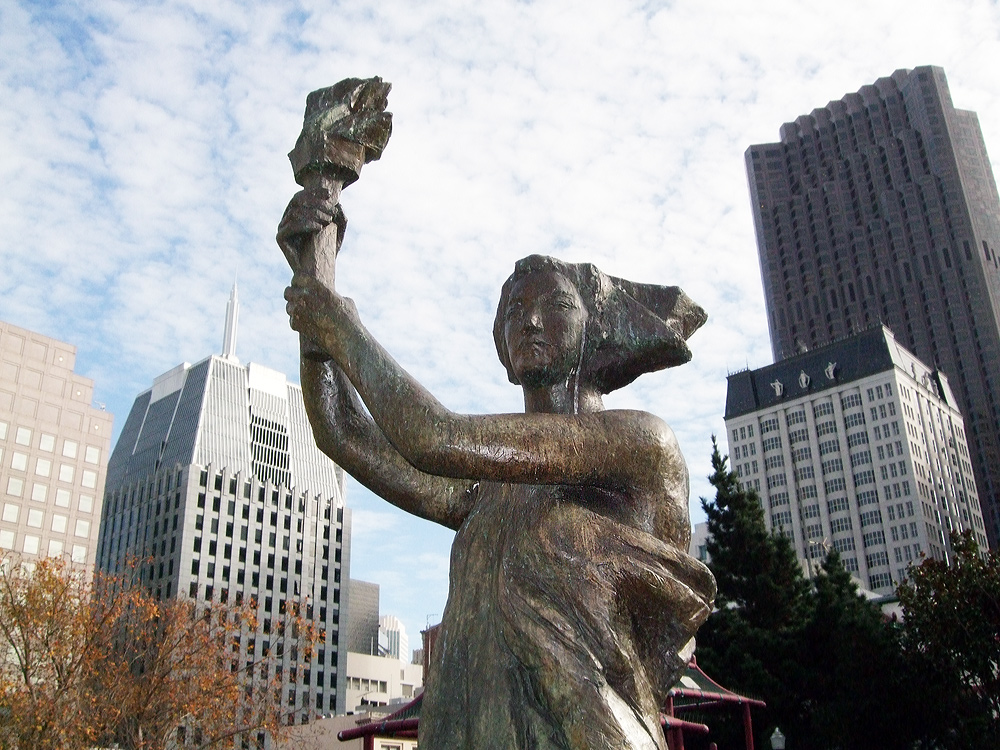 Steht die Demokratie vor ihrem Niedergang? Foto: Goddess of Democracy, San Francisco. © Martin Haeusler / wikimedia commons (Lizenz: CC BY-SA 3.0)